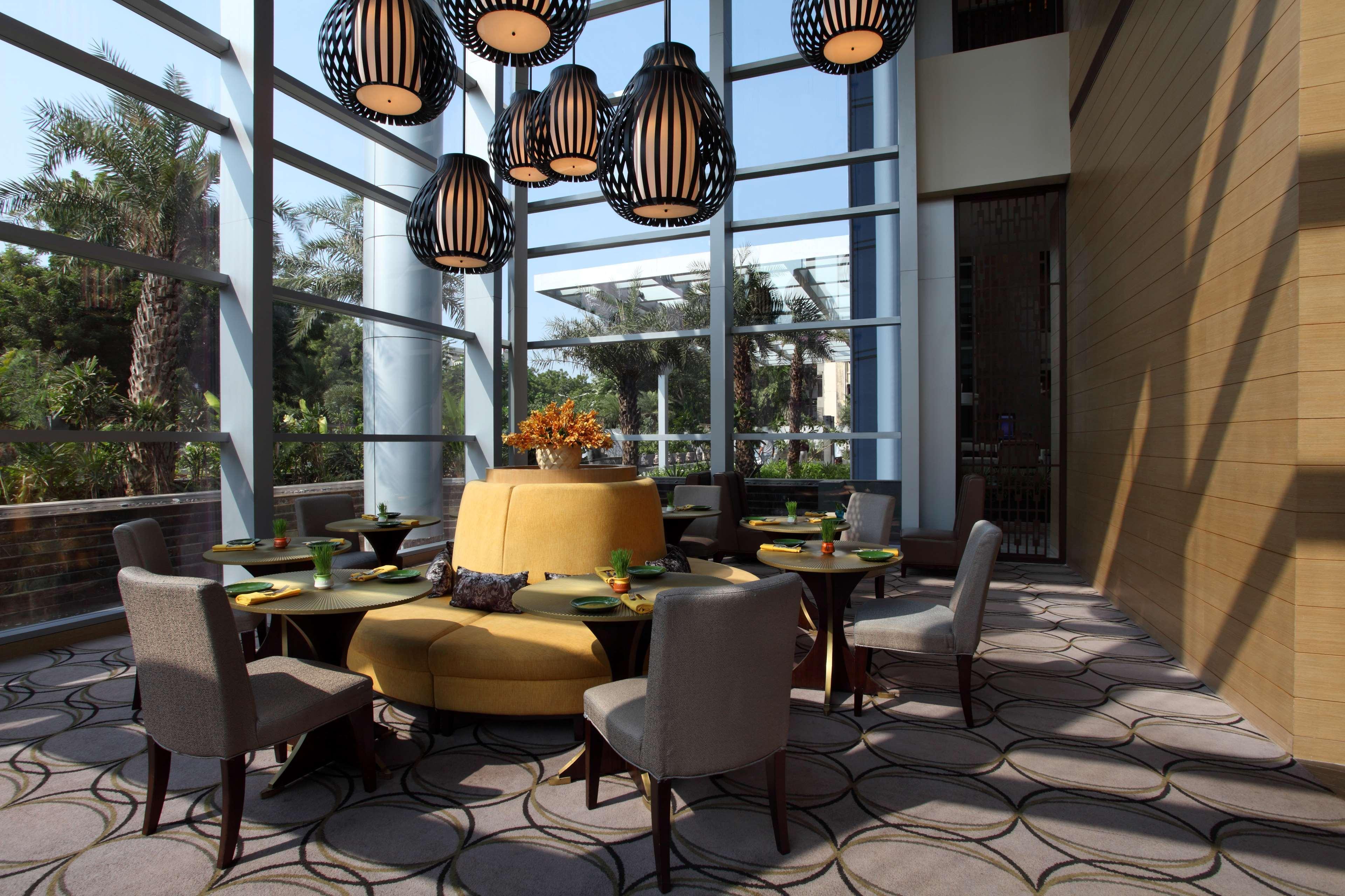 Hotel Hyatt Regency Ahmedabad Exterior foto The restaurant