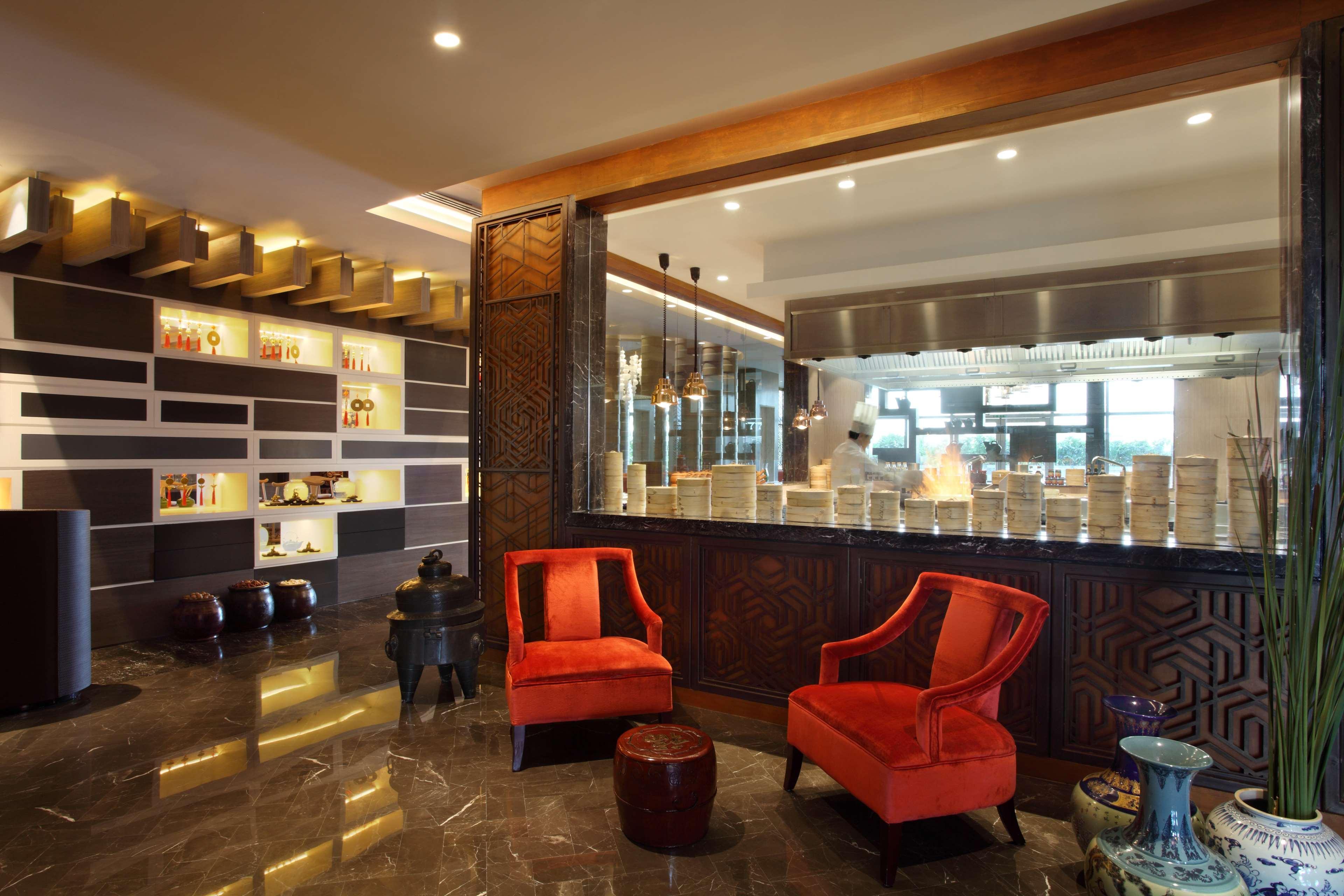 Hotel Hyatt Regency Ahmedabad Exterior foto The lobby of the hotel